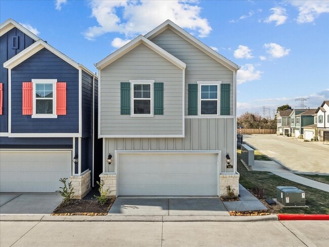 Photo - 535 Avisa Dr