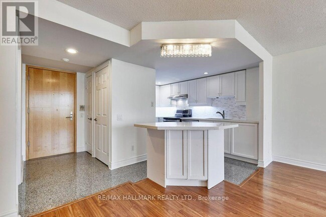 Photo - 123 Eglinton Ave E Unit 607