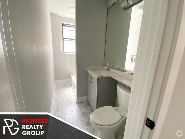 Building Photo - 503 W Belmont Ave Rental