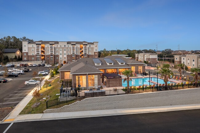 Building Photo - Oktiv