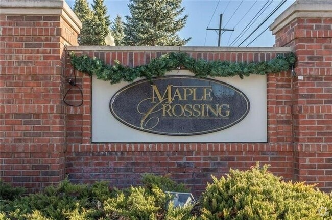 Building Photo - MOVE IN READY CONDO IN WALLED LAKE!