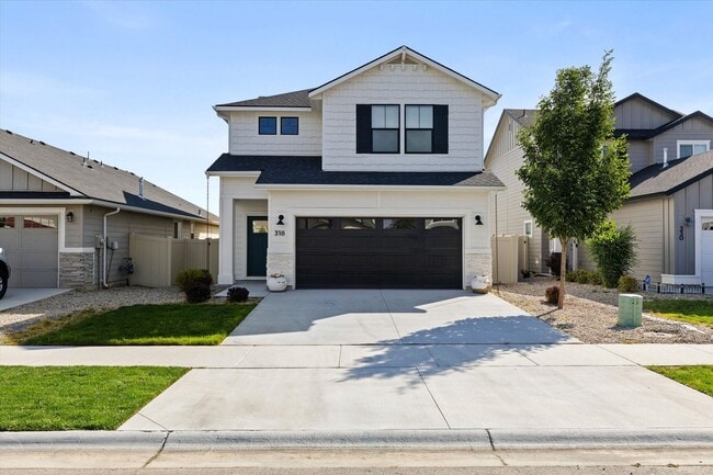 Building Photo - 3 bed, 3 bath with over 2000 sq ft! Rental