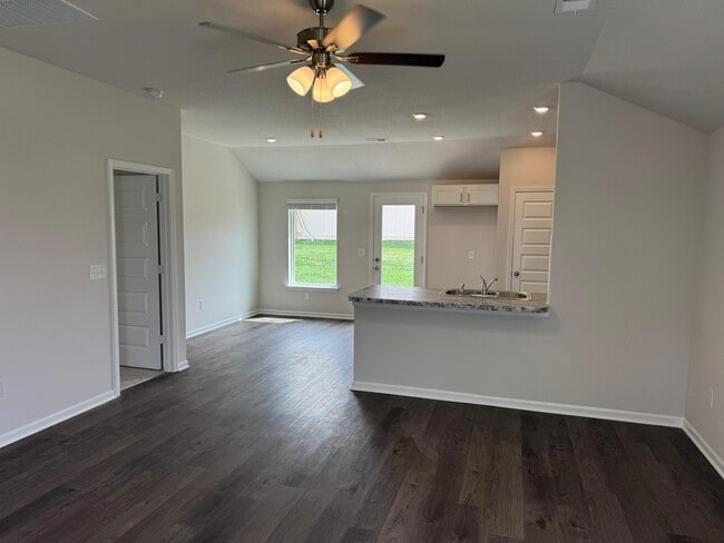 Photo - 518 N Pear St