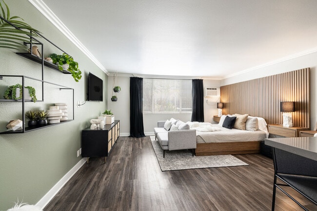 1200 Riverside