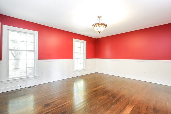 Photo - Stunning 3 Bedroom Home with Barn and Over 3 Acres!