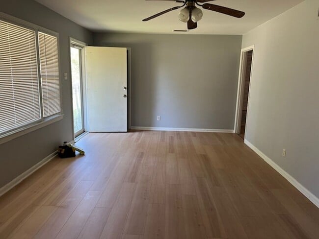 Photo - 3/1 Located in Greenwich Hills