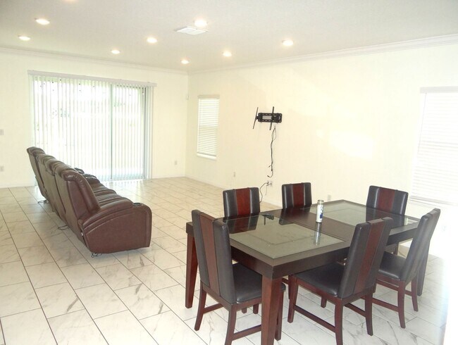 Photo - Spacious 4/3/3 home in Mirada
