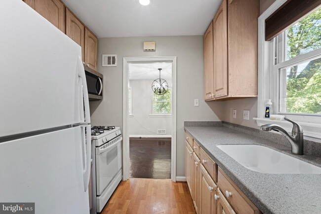 Building Photo - 121 Whitmoor Terrace