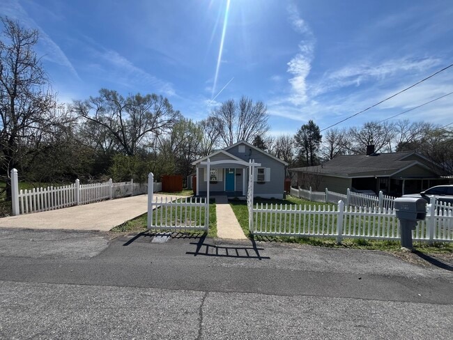 Photo - 1449 Marion St