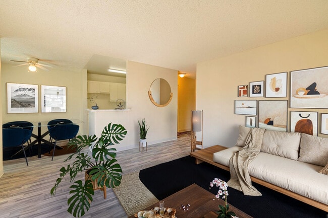 Photo - Villa Monterey Apartments