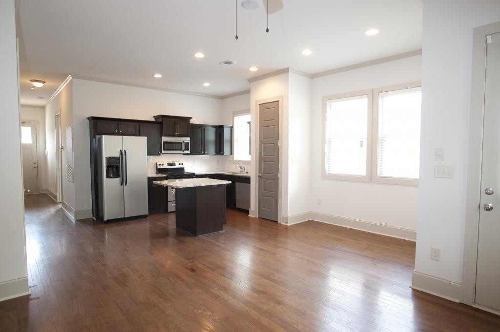 Photo - Courtyard On South