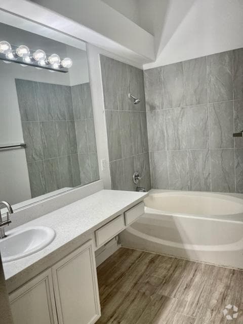 Building Photo - 2110 Los Feliz Unit 2084 Rental