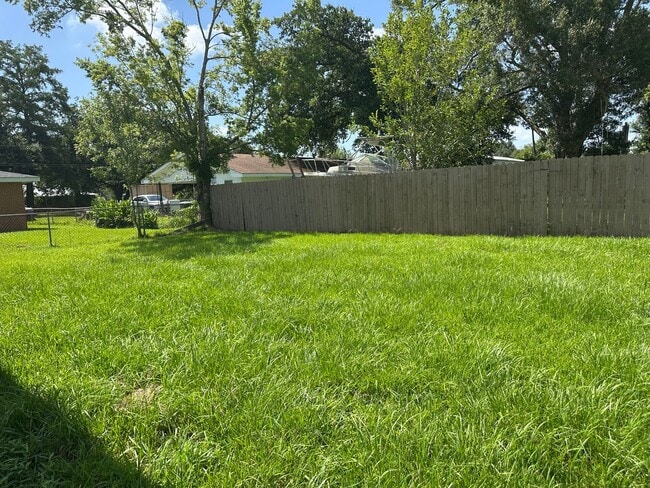 Photo - 1406 Memory Ln