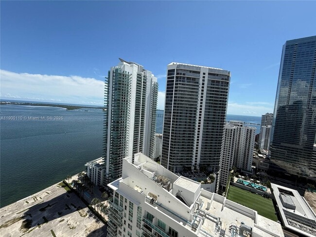 Building Photo - 1200 Brickell Bay Dr Unit 3915