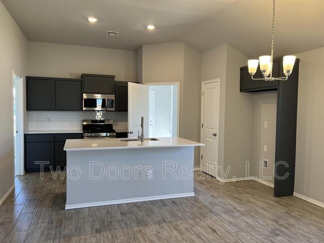 Photo - 1313 Sycamore Cir