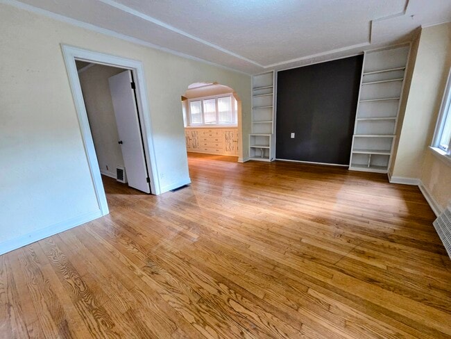 4112 N Woodburn St Unit 4112