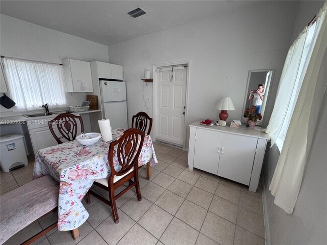 Photo - 1239 N Victoria Park Rd Unit COTTAGE