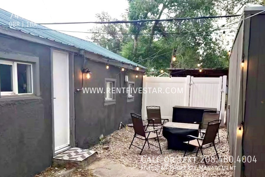 744 1/2 N 11th Ave- - 744 1/2 N 11th Ave-