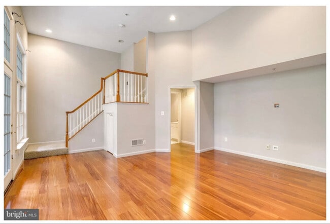 Photo - 213 Oak Knoll Terrace