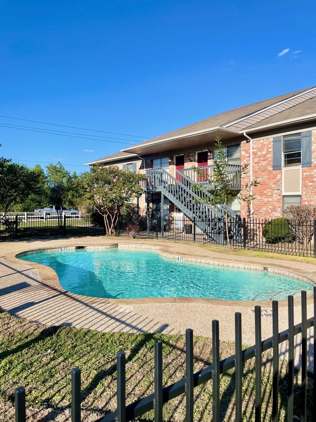 Pool - Tomball Ranch Apartments