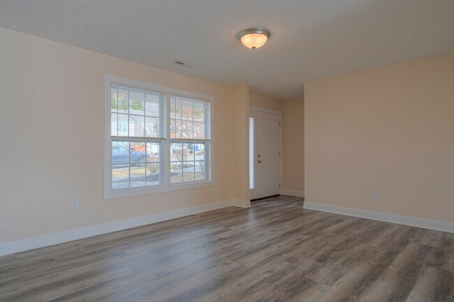 Photo - Oak Tree Townhome | 4 Bed, 4.5 Bath | Available Now!