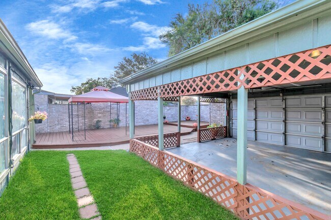 16206 New Field Dr