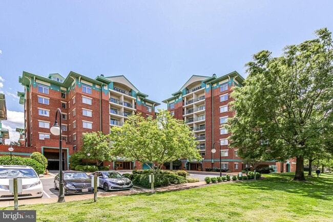 Building Photo - 545 E Braddock Rd Unit 207