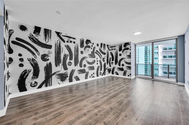 Photo - 488 NE 18th St Unidad 2403