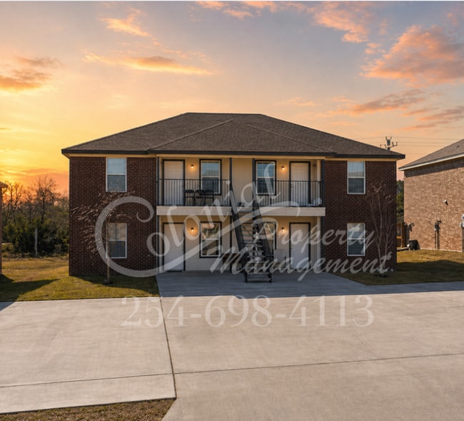 Building Photo - AVAILABLE MID JUNE; APPLY TODAY ON OUR WEBSITE!!! Unit C