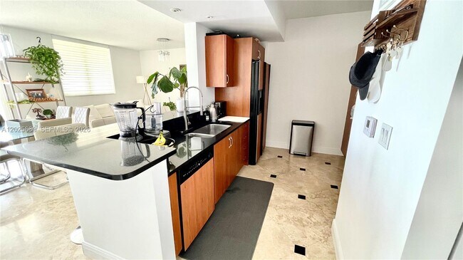 Photo - 18800 NE 29th Ave Unidad 818