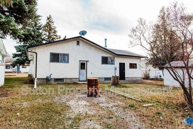 Photo - 9836-9881 AvenueKey 32