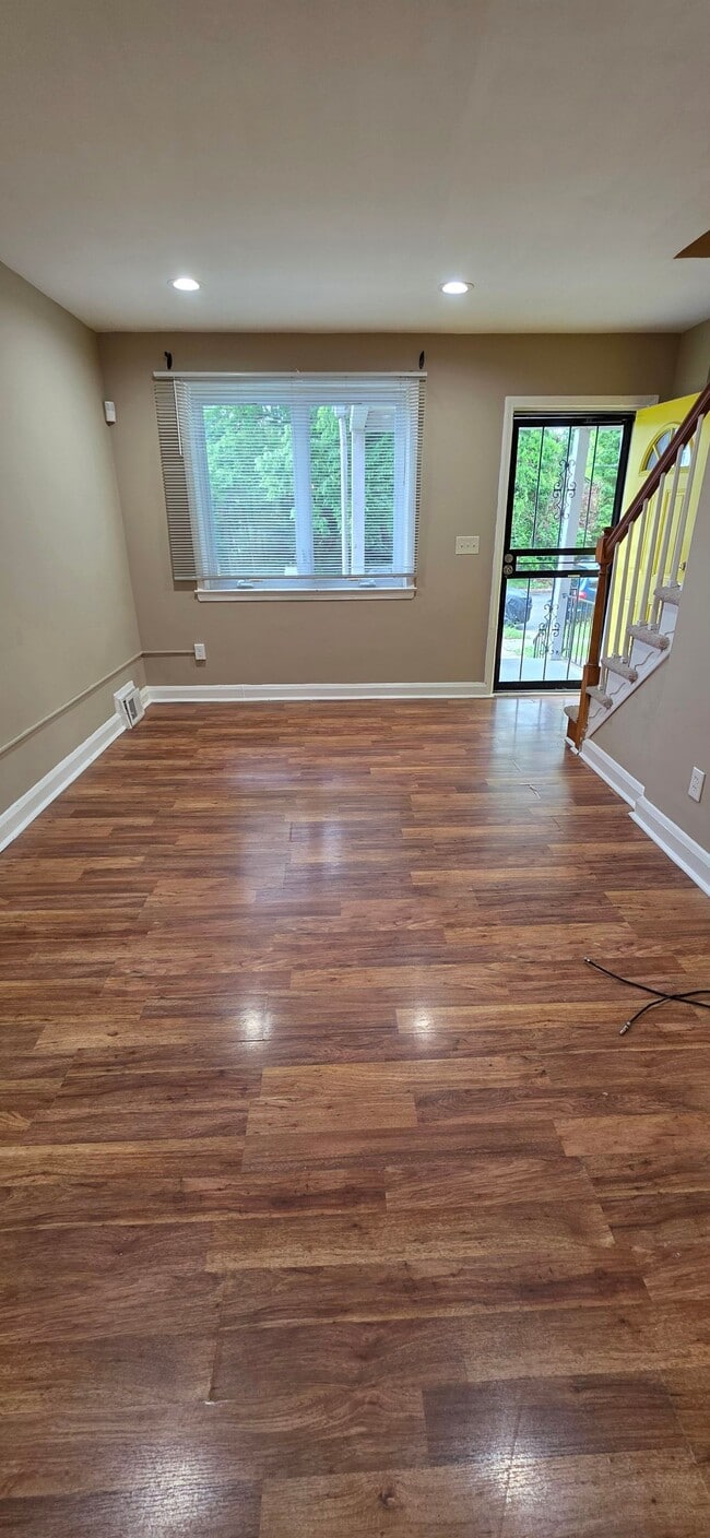 Photo - 2820 Edgecombe Cir S