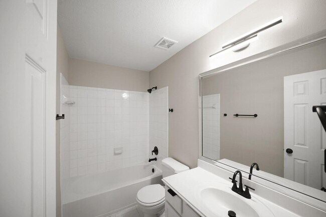 Photo - 714 Coggins Point Way