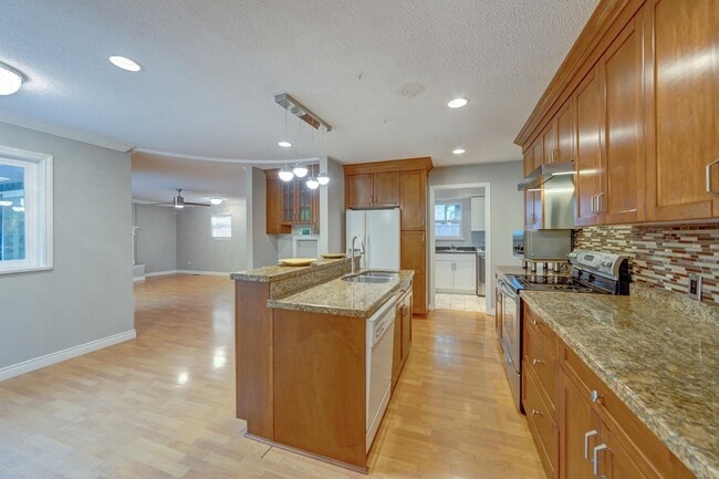 8566-109B 109b St