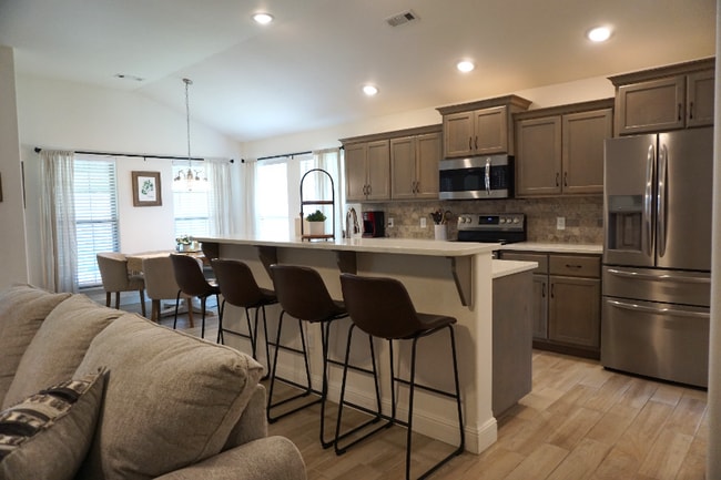 Photo - 3660 Macintosh Way