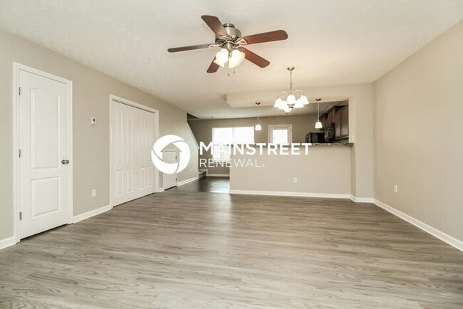 Photo - 3 Bedroom Pet-Friendly Home in La Vergne, TN with Main Street Renewal