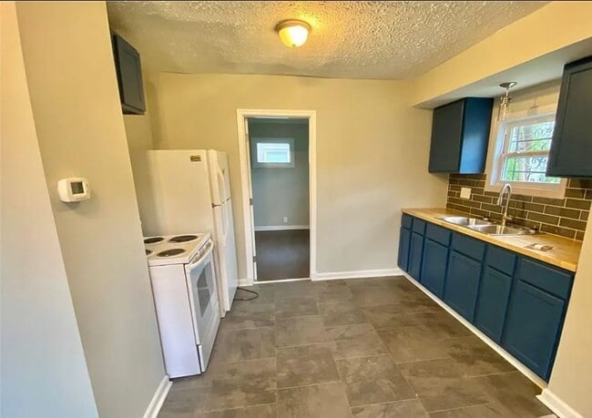 Photo - 2624 E 17th St