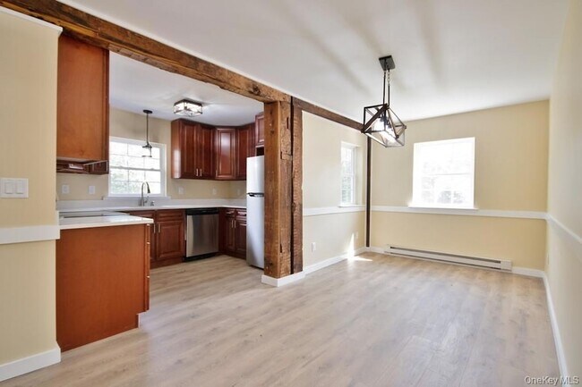 Photo - 162 Rockland Rd