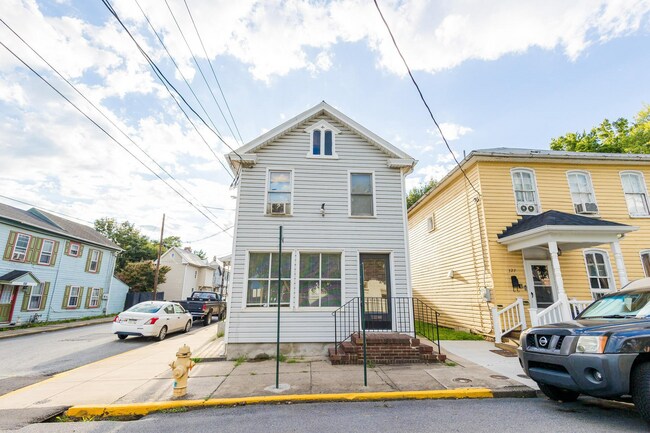 Photo - 329 S Raleigh St House