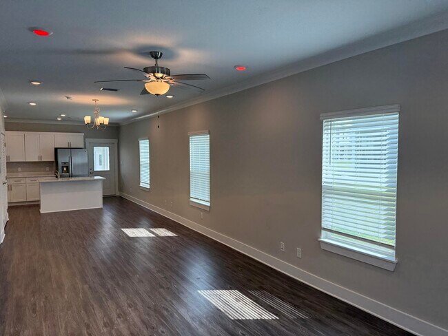 Photo - 202 Date Palm Ln