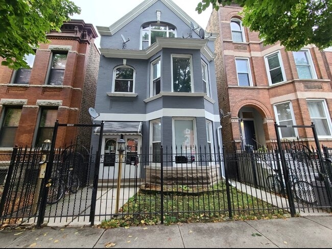 Building Photo - 1235 N Artesian Ave Unit 1