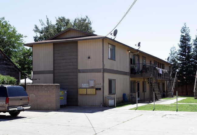 Building Photo - 228 McFarland St
