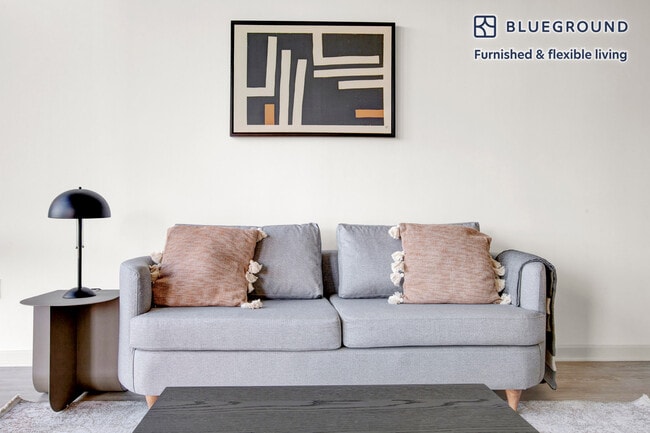 Photo - 7077 Woodmont Ave Unidad FL5-ID383