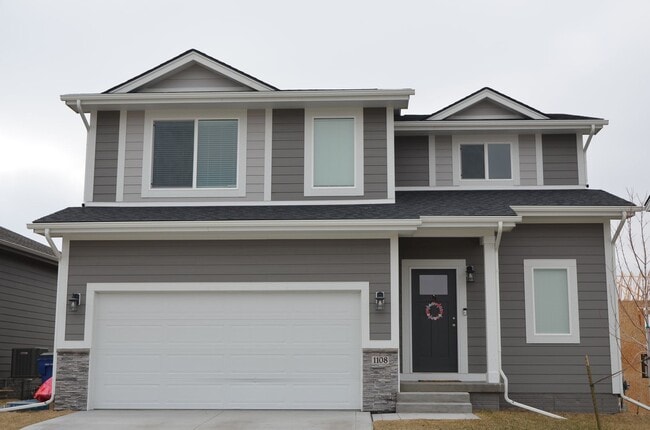 Building Photo - Beautiful 3 Bedroom Single Family Home in ...