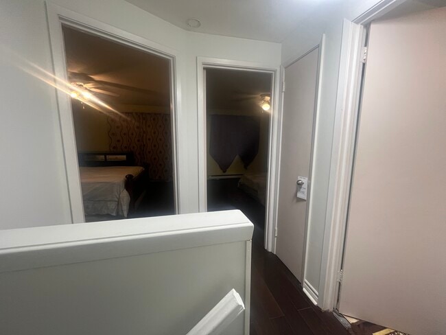 Photo - 33 Taunton Rd E