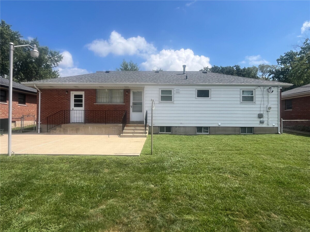 Photo - 8623 Villa Crest Dr