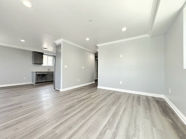 Photo - 320 E 55th St