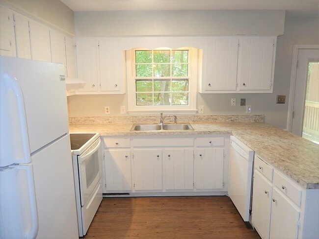 Photo - 6720 Glendower Rd