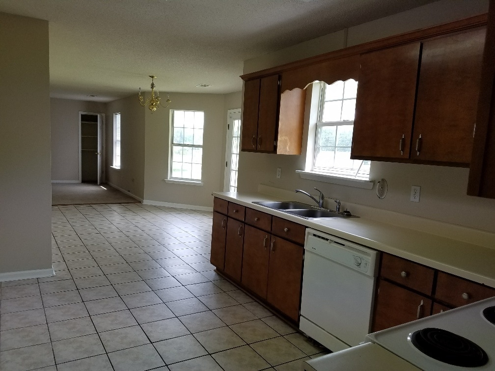 Photo - 707 Macey St