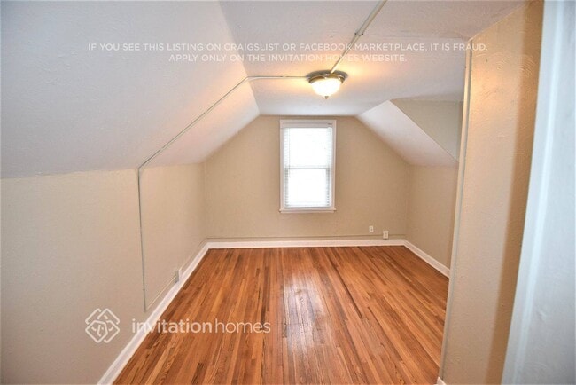 Photo - 1612 St Albans St N